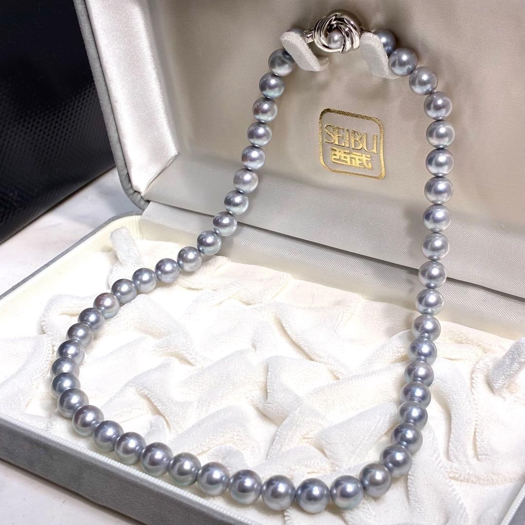 Second-hand - TASAKI Akoya Pearl Necklace Blue Gray Large Beads: This is an extremely beautiful Akoya pearl necklace produced by the iconic Japanese jeweler "TASAKI". It features a masterpiece of noble blue-gray pearls strung together with TASAKI's distinctive deli