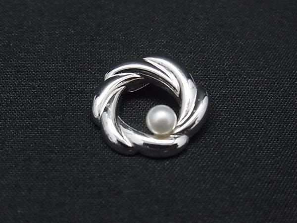 Second-hand - TASAKI Agoya Pearl Pendant with Genuine Pearl Approximately 4mm SV925: Brand Name: TASAKI Condition Grade: AB Grade (Excellent) Series: Color: Silver Material: SV925 Size (cm): Width about 1.7cm, Height about 1.7cm Pearl: Approximately 4mm Size (inch): Width about 0.67 i