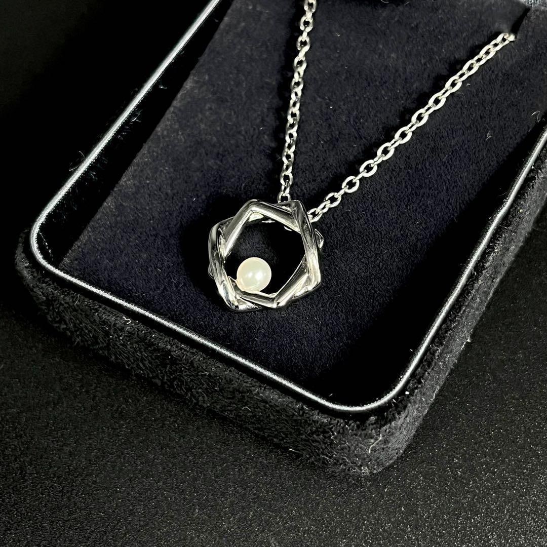 Second-hand - TASAKI Pearl Necklace Large Pearl 4.5mm: This is an authentic piece from the renowned Japanese jewelry brand TASAKI, featuring the brand logo. It uses rare 4.5mm Akoya pearls with a strong luster, emitting an elegant radiance. Accessories: N