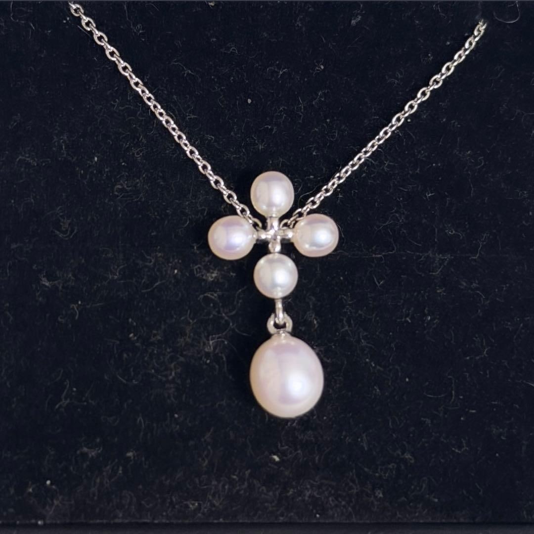 Second-hand - TASAKI cross pearl necklace, 925 silver, retro style.: This is a TASAKI pearl necklace. The engraving is small and not easy to read, but it is located on the back. The total length is approximately 39.5 centimeters. Made of 925 silver, the chain and penda