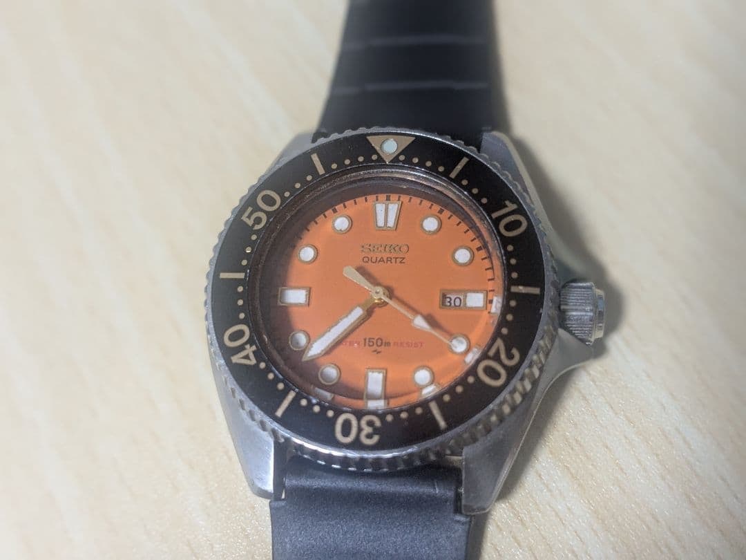 Second-hand - Operational SEIKO wristwatch in orange. (1 of 4)