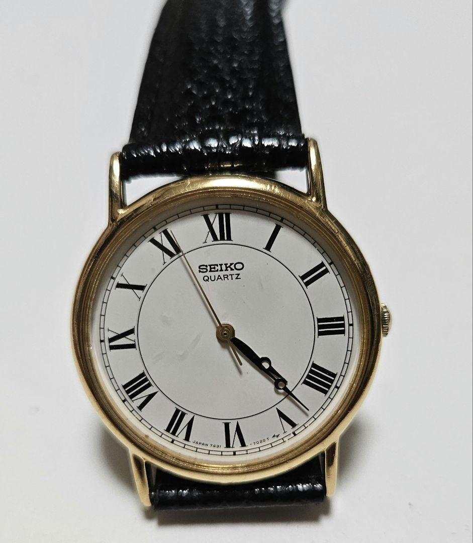 Second-hand - SEIKO Chariot 1984 Vintage Model Working Roman numeral markers: SEIKO Chariot Manufactured in 1984, vintage model Currently in working condition with Roman numeral markers Confirmed to be working, currently functioning normally Almost no damage, in excellent condi