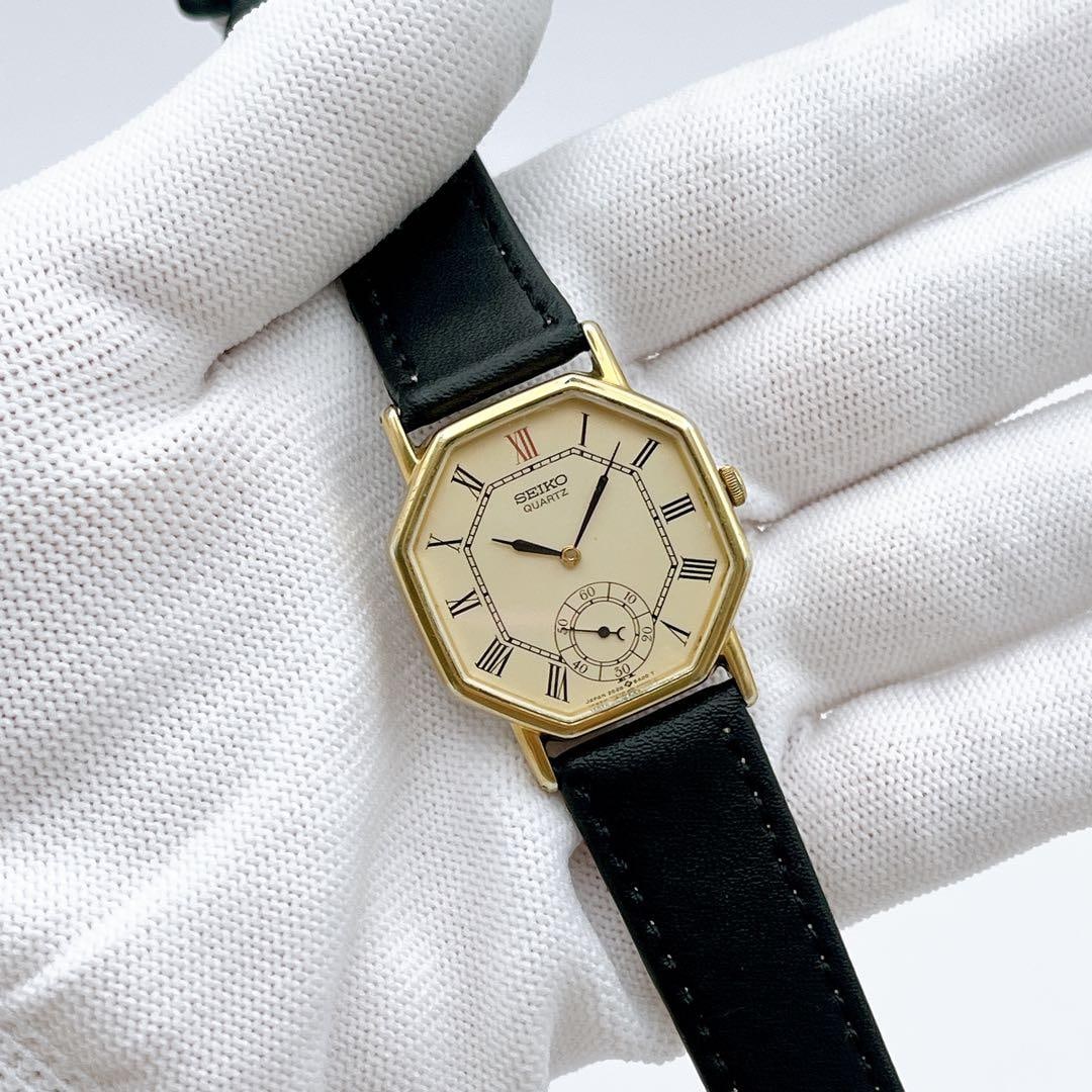 Second-hand - Rare vintage SEIKO QZ watch with Roman numerals and small second hand.: This is a vintage SEIKO quartz wristwatch. It features a classic octagonal case, a popular Roman numeral dial, and a small second hand at the 6 o'clock position, making it a rare and sought-after mode