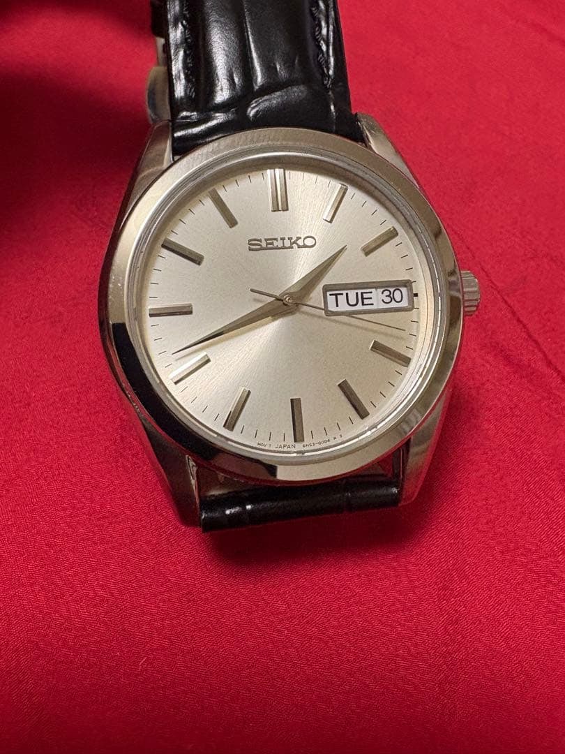 Second-hand - Seiko SBTH007 Quartz Watch Champagne Gold Excellent Condition: A brand new product purchased in January of this year. The strap has been replaced with an external brand leather strap and a D-shaped buckle. The original stainless steel strap is also included. This