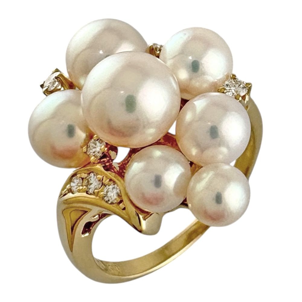 Second-hand - Ring, ring size 11, 18K yellow gold, Akoya pearl, diamond: Color: Gold Season: Suitable for all seasons Weight: Approximately 5.5 grams Gemstones: Akoya pearl / Diamonds Size: 11 Ring width: Approximately 19.5-1.5 millimeters Shows signs of resizing. Material