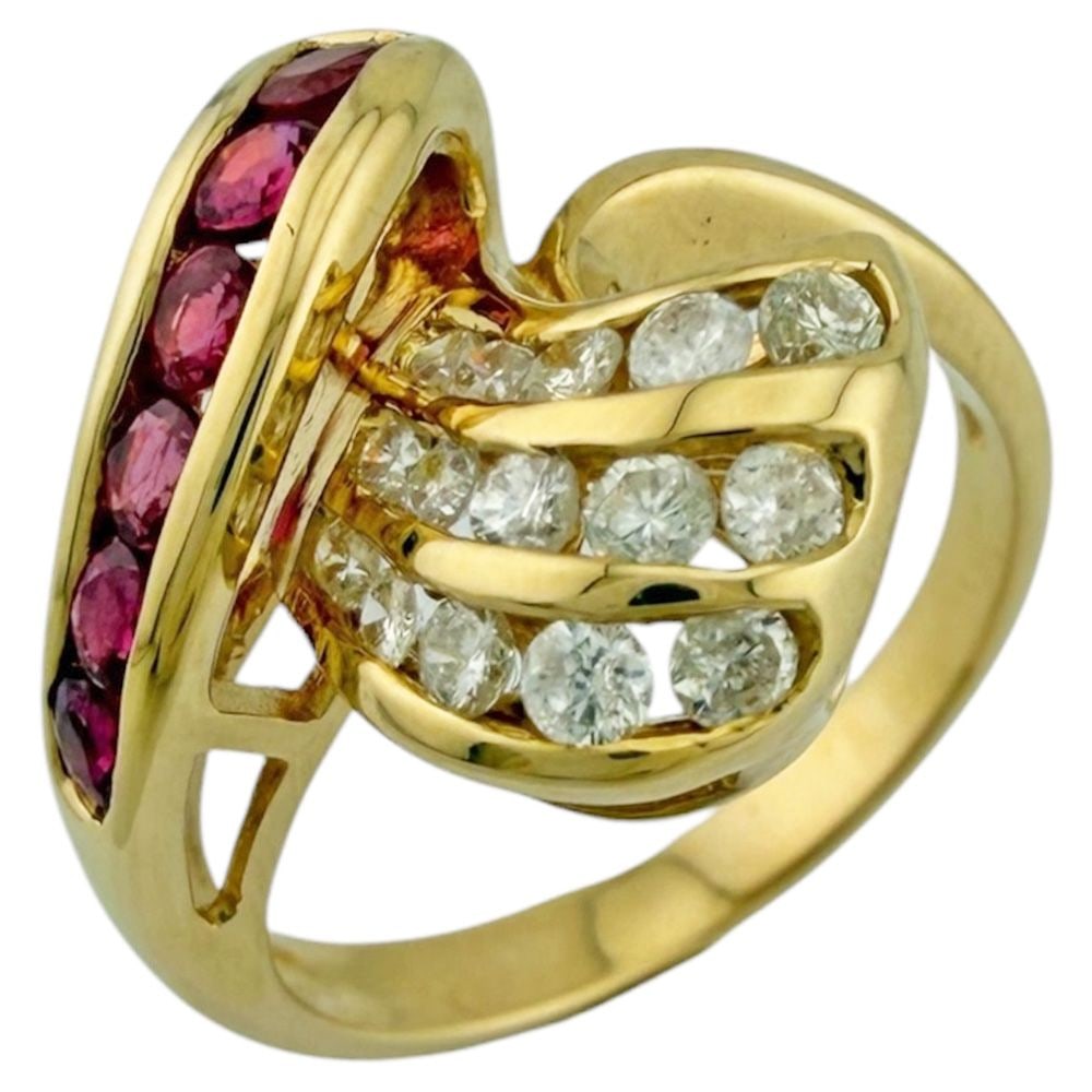 Second-hand - Ring, size 11, 18K yellow gold, with ruby, for women.: Color: Gold/ Season: All year Weight: Approximately 5.0 grams Gemstones: Ruby/Diamond Size: 11/Adjustable size (within ±2 sizes) Ring width: Approximately 15.0-2.5 millimeters Material: 18K Yellow Go