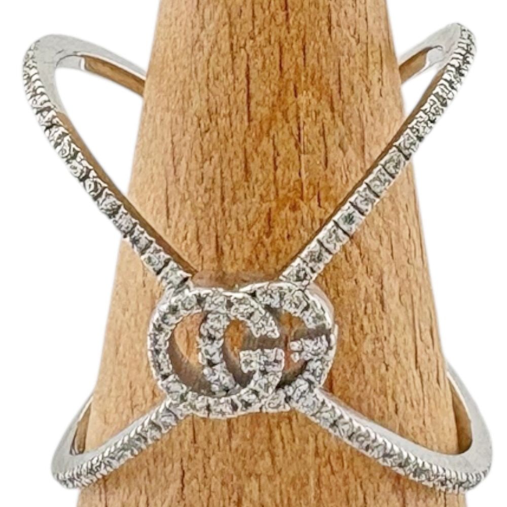 Second-hand - GUCCI Italian GG Running Ring size 9.5 18K white gold diamond ladies: Brand: Gucci Target: Women Color: Silver Series: Italy Product Line: GG Running Season: All seasons Weight: Approximately 3.0 grams Gemstone: Diamond Size: 9.5 Ring Width: Approximately 19.0-1.0 milli