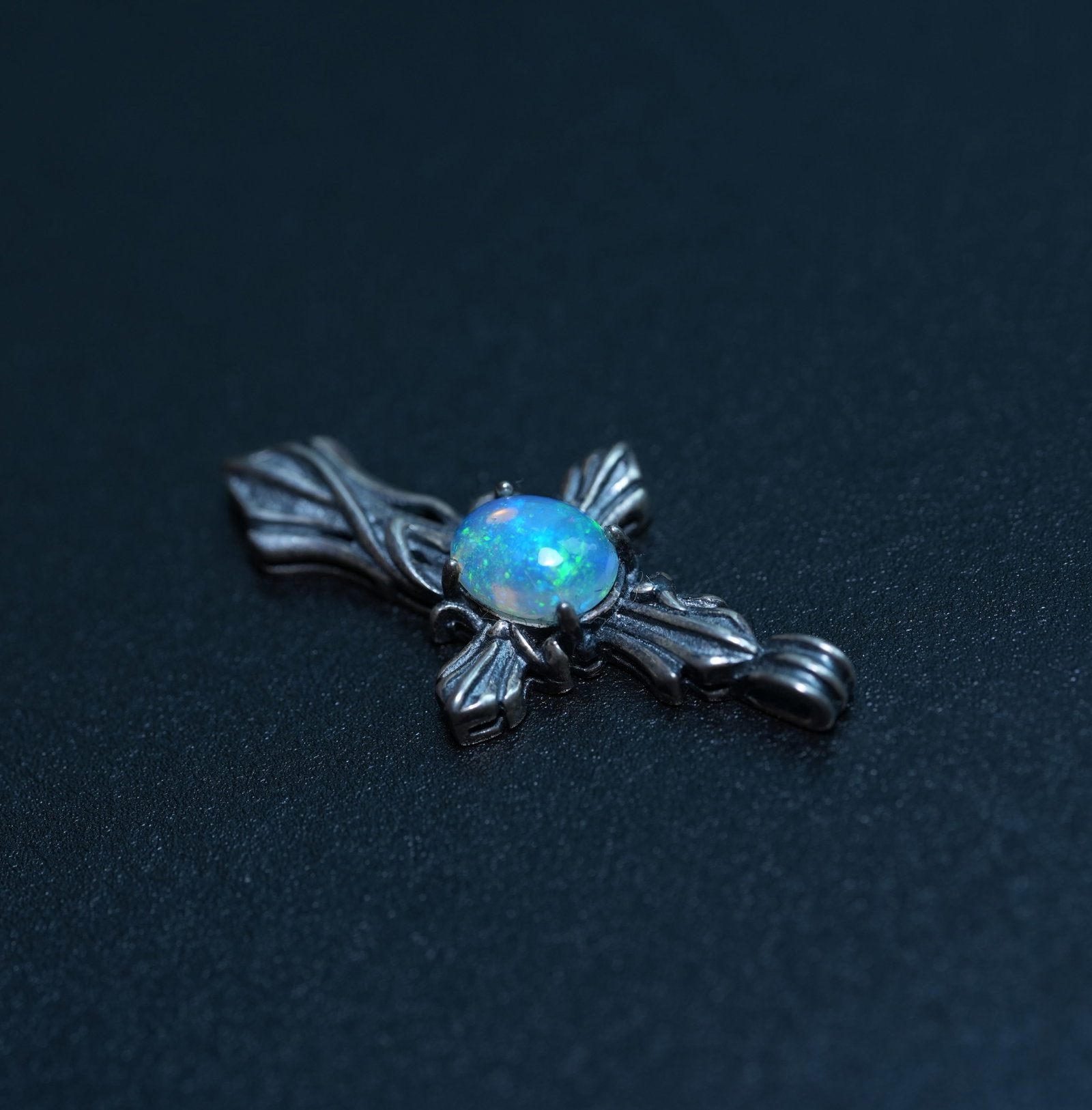 925 Sterling Silver Natural Opal Pendant: This is a unique natural opal cross pendant: the main body is made of S925 silver with an aged texture, and the edges of the cross have an irregular "broken" outline, giving it a retro and dark person