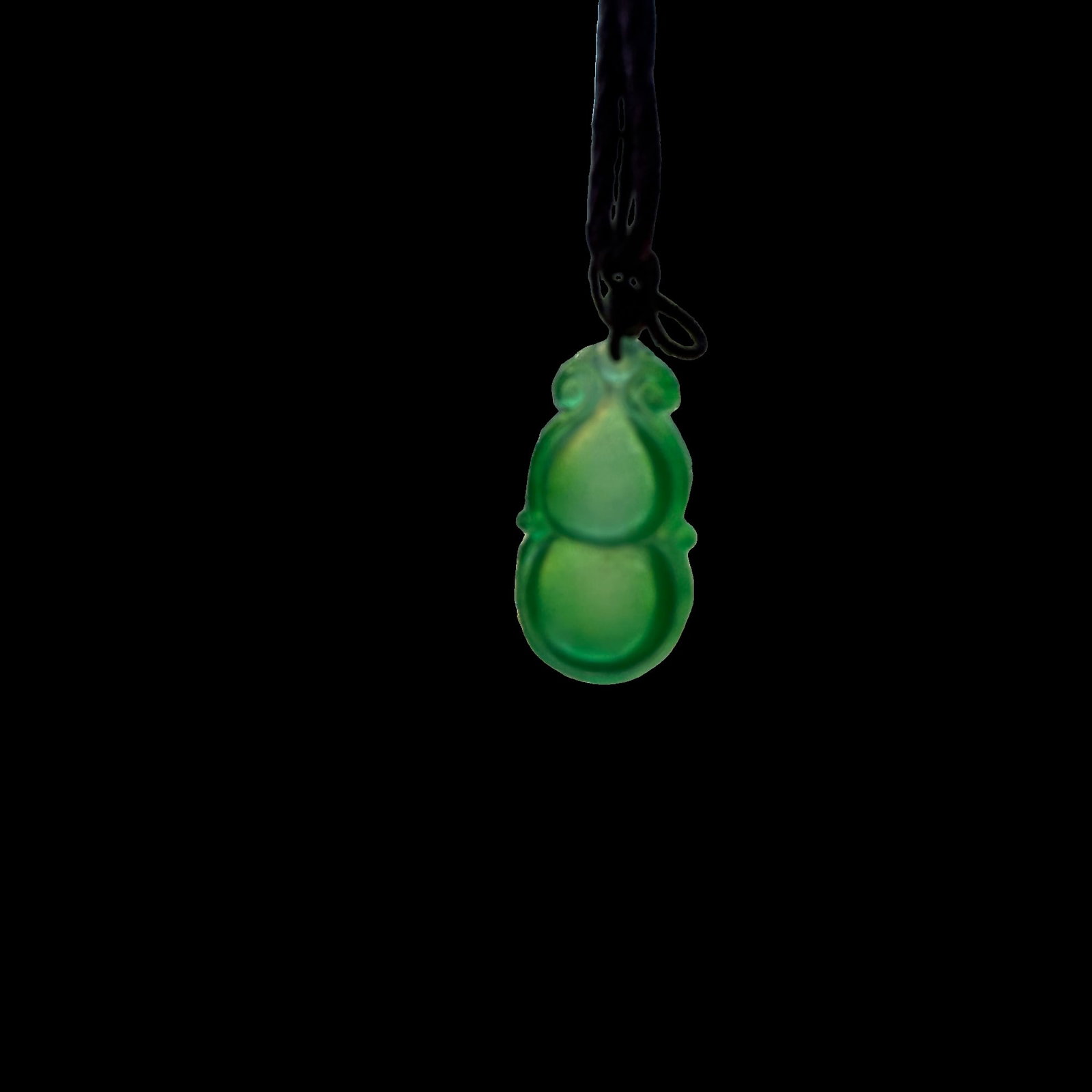 Imperial Green Jadeite Gourd Pendant, Carved Jade Pendant, Approx. 2.6 cm, 4.9 g: Expertly carved from Imperial Green jadeite, this pendant features the traditional gourd motif, a timeless design admired in Chinese jade craftsmanship. The rich green color, smooth polished finish, a