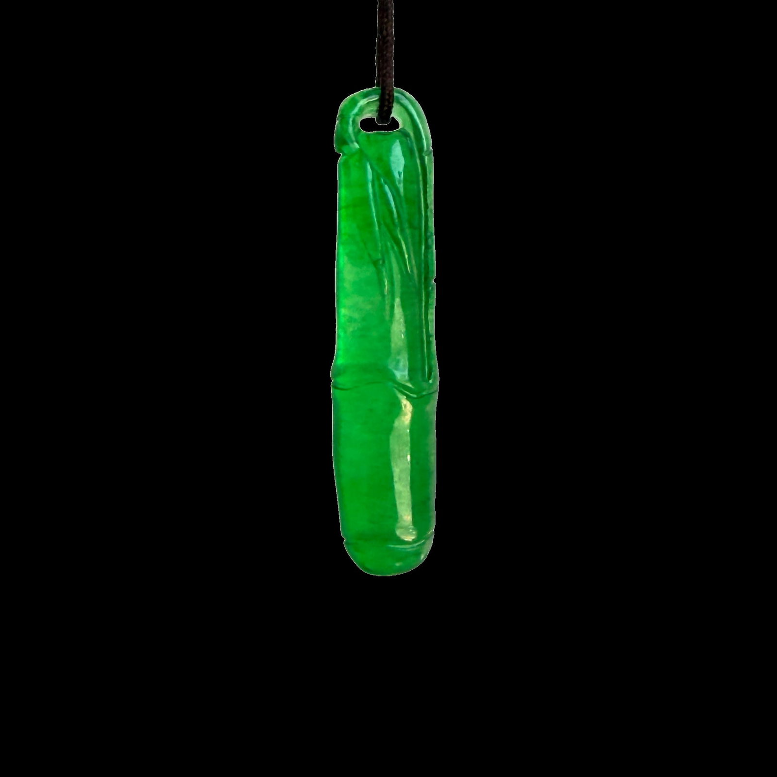 Imperial Green Jadeite Bamboo Pendant, Carved Jade Pendant, Approx. 4.0 cm, 4.8 g: Expertly carved from Imperial Green jadeite, this pendant features a classic bamboo design, admired for its elegant proportions and refined craftsmanship. The rich green color and smooth polished fini