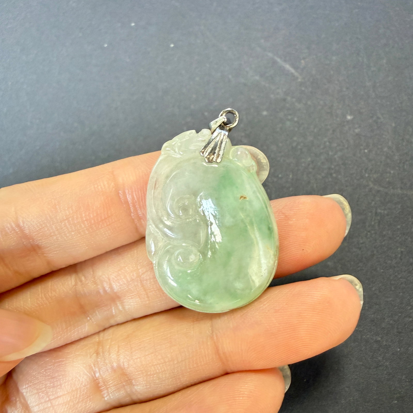 Natural Jadeite Jade Carved Pendant, Green Ruyi Gourd Design, 5g: Natural jadeite jade pendant featuring a finely carved ruyi-inspired gourd motif with soft green coloration and a polished finish. Suitable for wearing, collecting, or gifting. Measurements: approxima