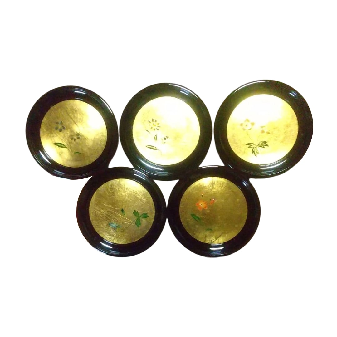 Maruyama Shikkiten Gold Leaf Decorated Lacquerware Set of 5 Pieces: A beautiful lacquerware set with gold leaf decoration and patterned design. Quantity: Set of 5 Design: Gold leaf decoration, patterned Brand: Maruyama Shikki-ten Accessories: Original box, instruction