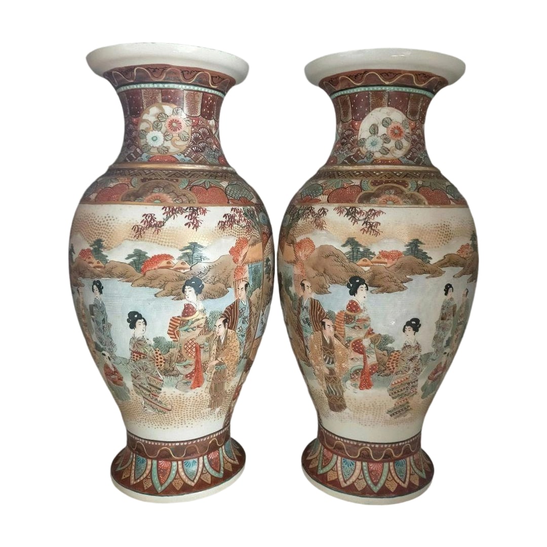 Satsuma-yaki Hodota-zukuri Meiji Period Pair of Vases (1 of 20)