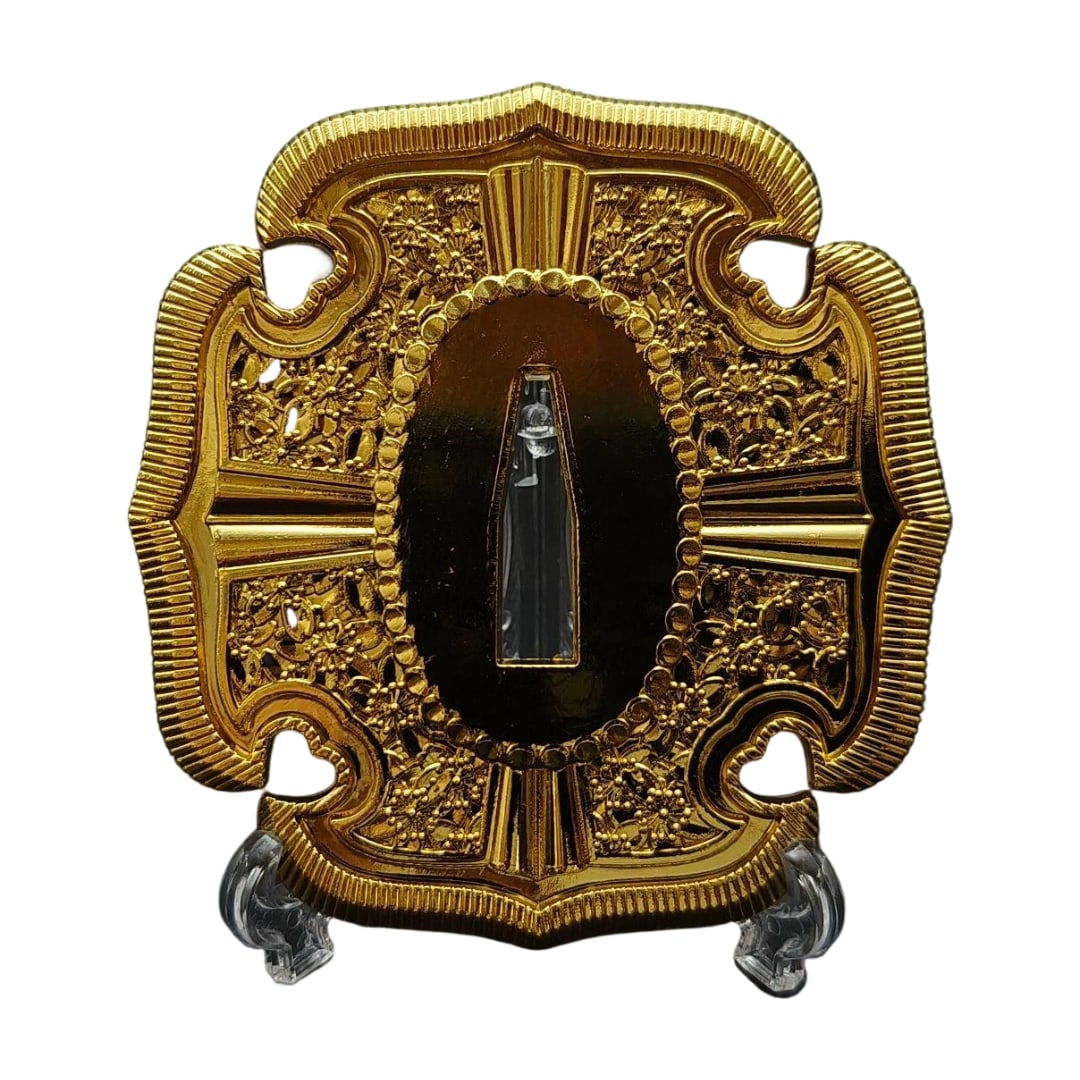 Tsuba Alloy Tachi Koshirae Tsuba Katana Tsuba: Material: Alloy Weight: Approximately 131 grams Thickness: Approximately 5.9 millimeters 1. The item is only the tsuba; the sword stand is for photography purposes. 2. The item is handmade, and there 