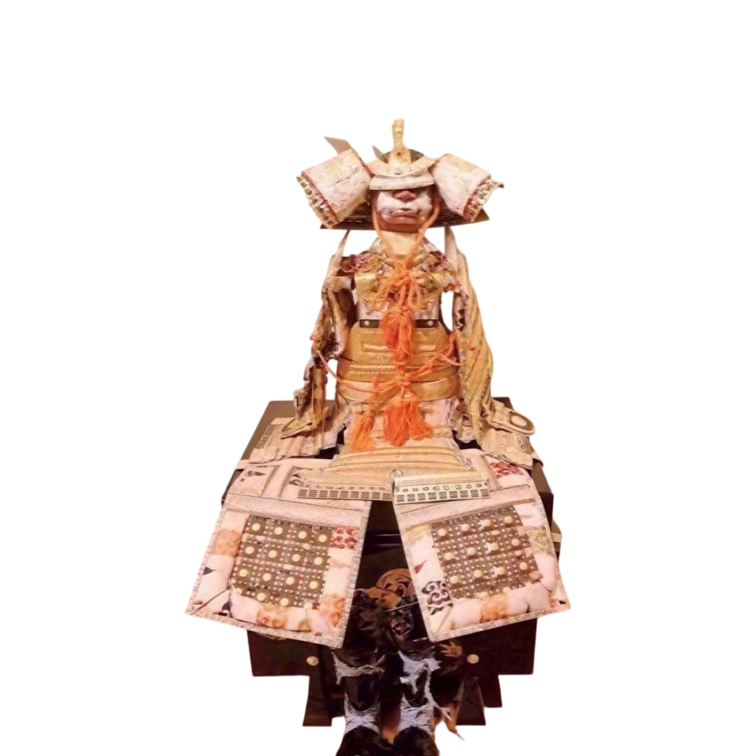 Antique full-size armor designed by Uehara Gyokuho, made of pure silk, 1970.: This is a decorative suit of armor crafted in the 1970s by the traditional armor artisan Uehara Gyokuho. Made with genuine silk, this piece showcases exquisite craftsmanship and the artisan's dedicati