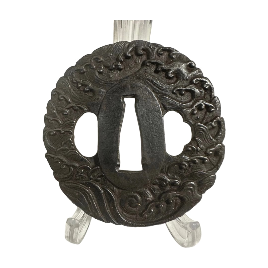 Iron tsuba (sword guard), sword fittings.: This is an iron sword hilt. The piece features a design of the turbulent waves of the Sea of Japan, imparting a sense of history. There are traces, but they are gradually disappearing. There is almost