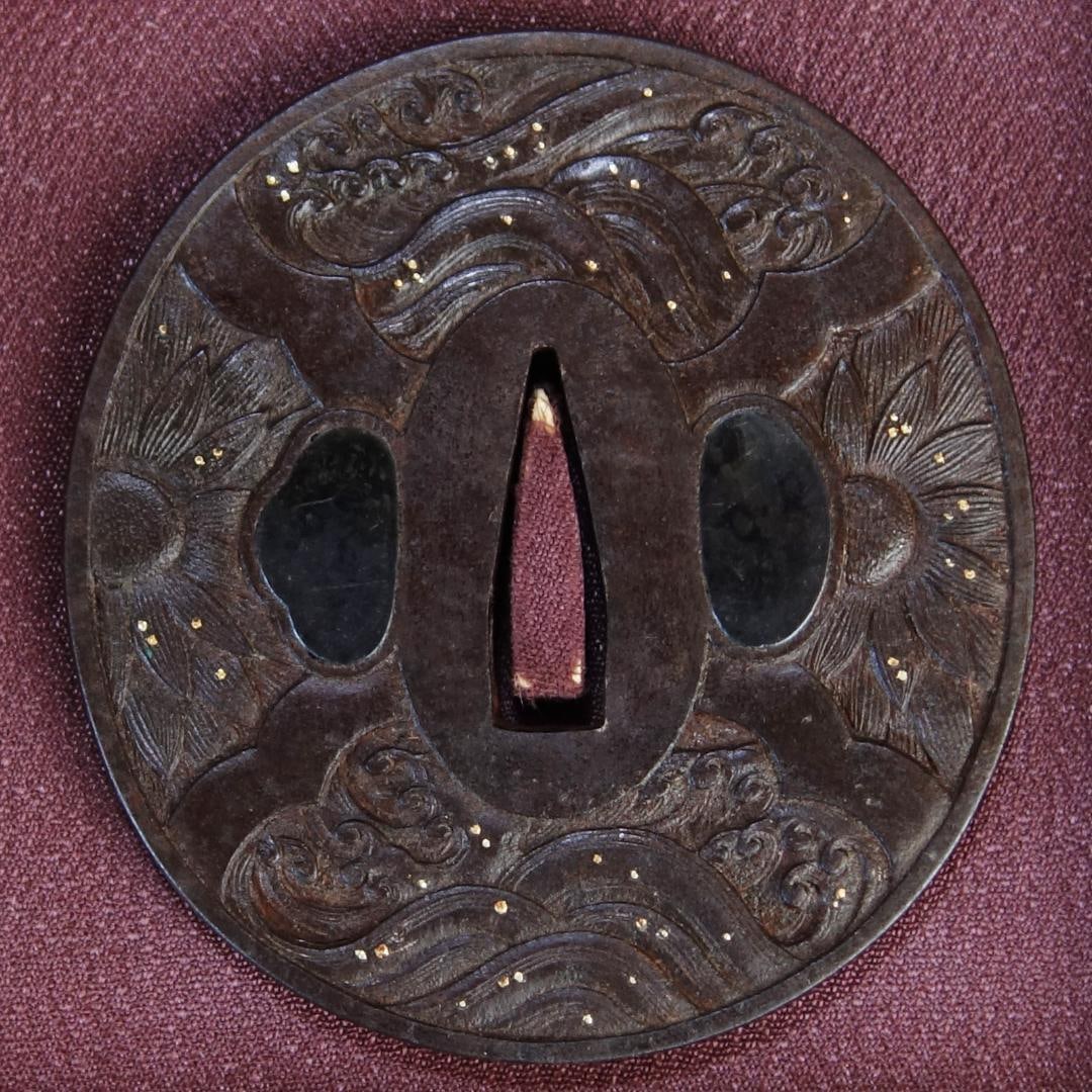 Chrysanthemum and Waves Design Tsuba with Gold, Silver, and Copper Inlay (Accompanied by Tsuba Box) - 17