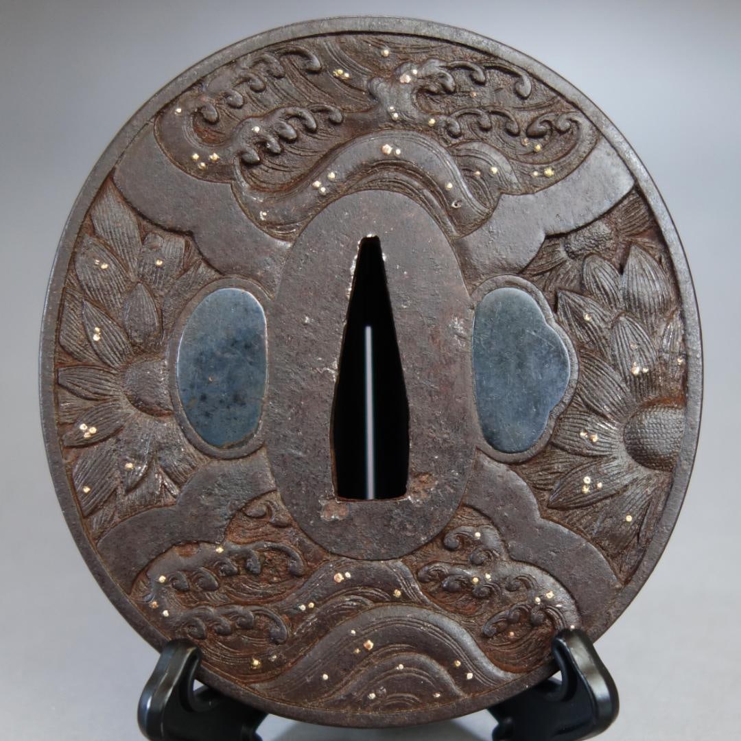 Chrysanthemum and Waves Design Tsuba with Gold, Silver, and Copper Inlay (Accompanied by Tsuba Box) - 2
