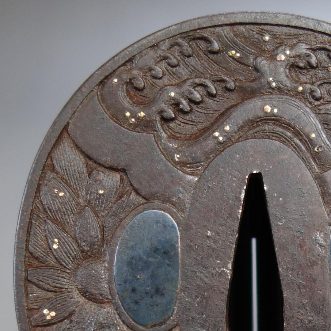 Chrysanthemum and Waves Design Tsuba with Gold, Silver, and Copper Inlay (Accompanied by Tsuba Box) - 3