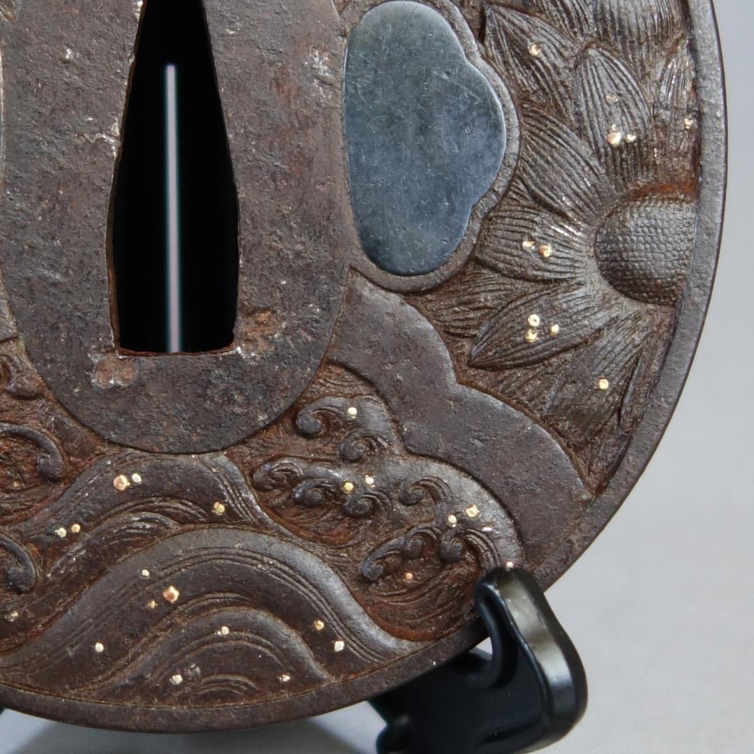 Chrysanthemum and Waves Design Tsuba with Gold, Silver, and Copper Inlay (Accompanied by Tsuba Box) - 5