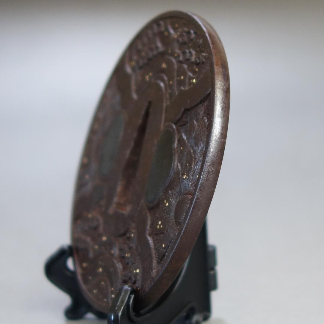 Chrysanthemum and Waves Design Tsuba with Gold, Silver, and Copper Inlay (Accompanied by Tsuba Box) - 8