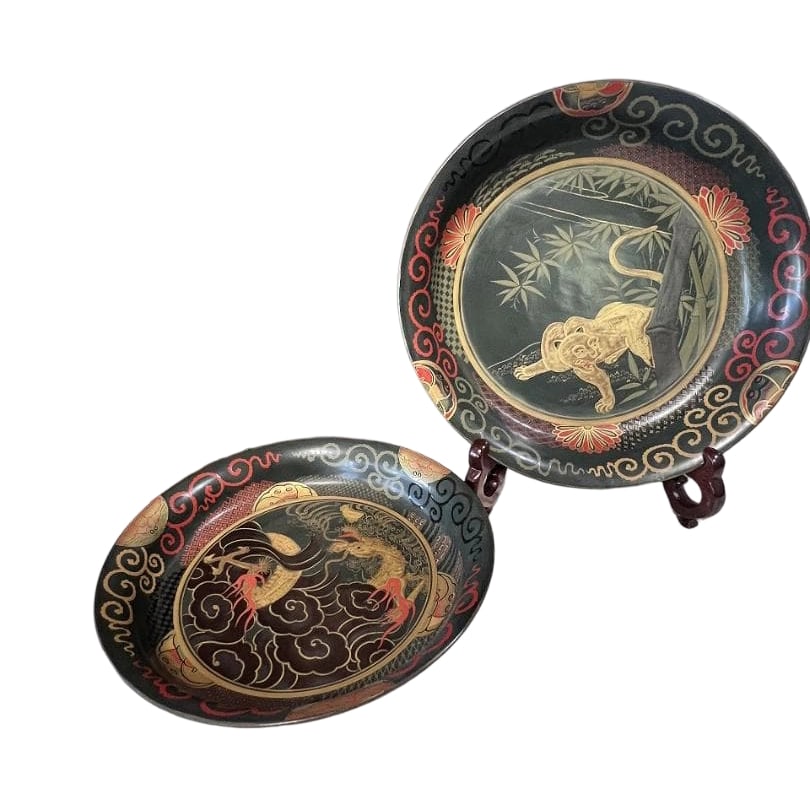 A Pair of Gold Maki-e Dragon and Tiger Pattern Nested Basins with Original Box, Late Edo to Meiji: A Pair of Gold Maki-e Dragon and Tiger Pattern Basins with Original Box, Late Edo to Meiji Period Description: Tiger Lacquer Basin: Diameter 29 cm x Height 6 cm Dragon Lacquer Basin: Diameter 25.5 cm