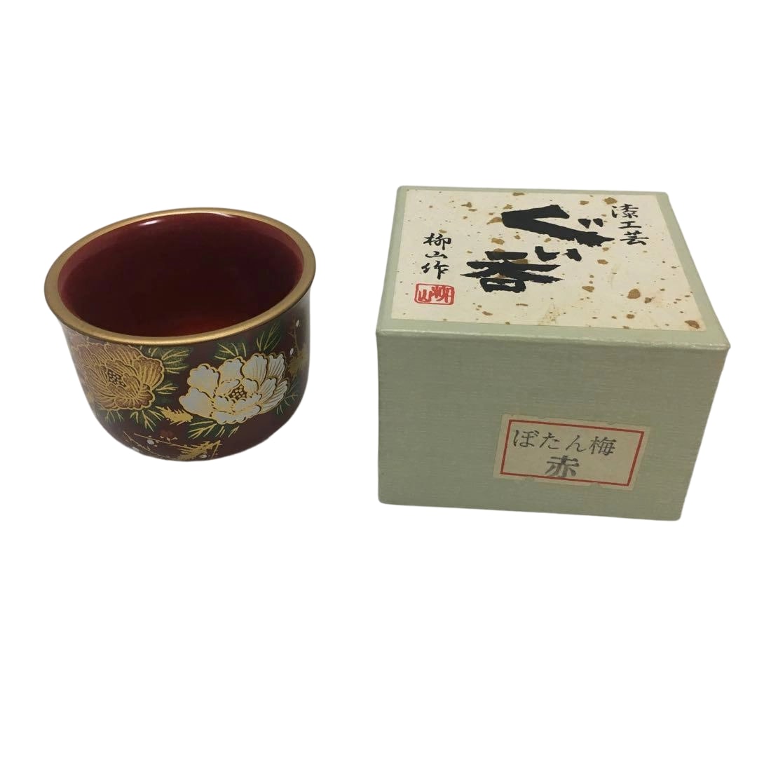 Red Lacquer Sake Cup "Peony and Plum" by Yanagiyama.: A red lacquer sake cup with gold floral patterns, accompanied by its original box.