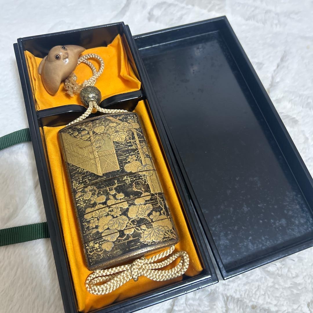 Makie Inro with Netsuke, Lacquerware - 3