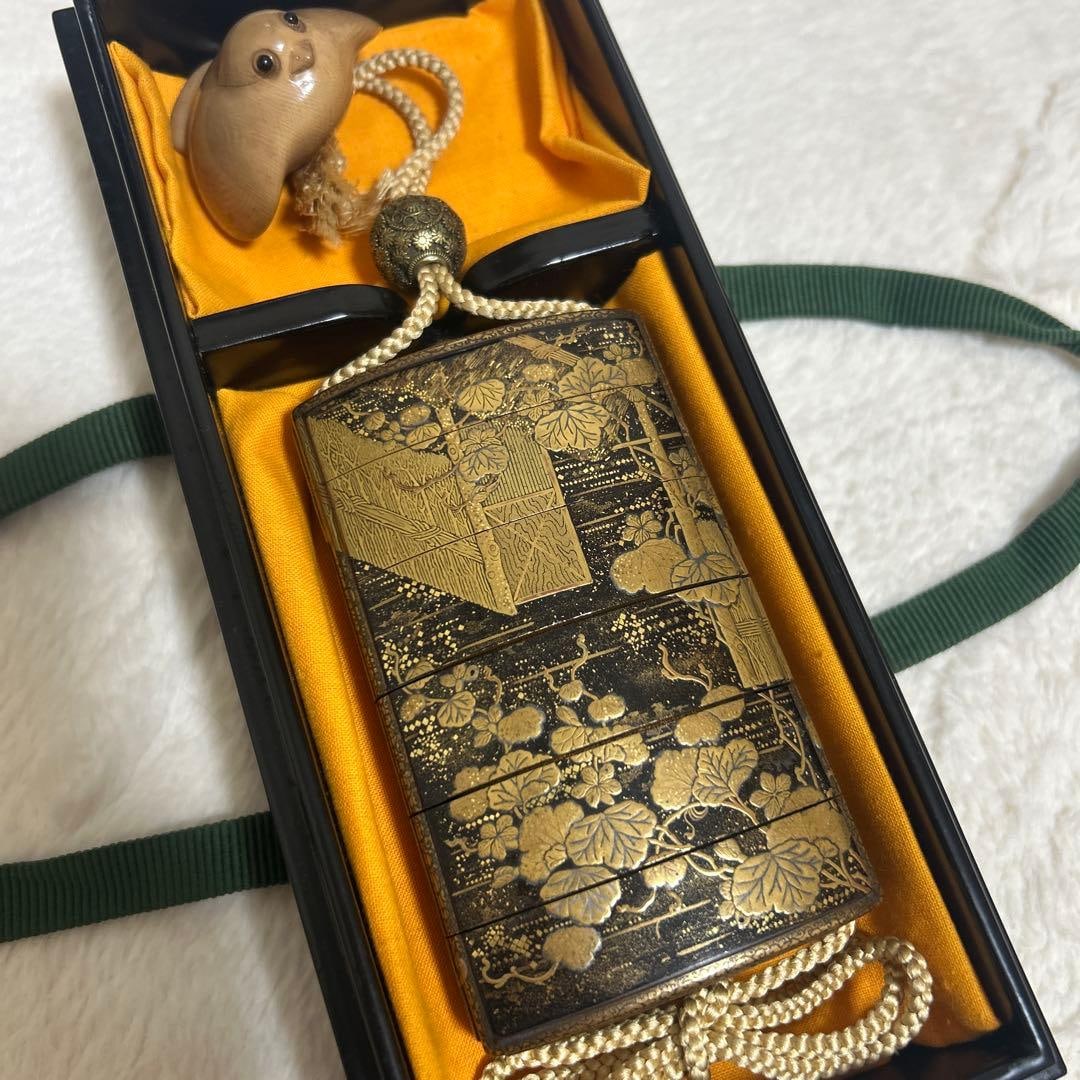 Makie Inro with Netsuke, Lacquerware - 4