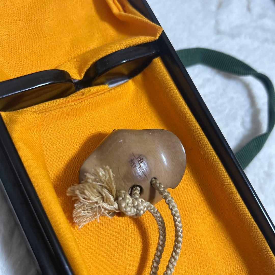 Makie Inro with Netsuke, Lacquerware - 8