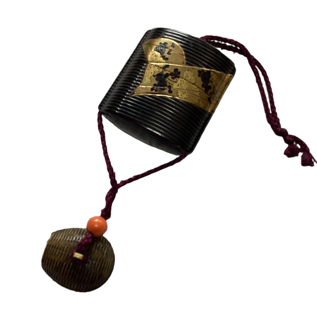Inro: This is an inro composed of three sections, featuring fine horizontal patterns on a black lacquer ground, with exquisite maki-e depictions of fan motifs and Hannya. Technique: Maki-e Design: Hannya,