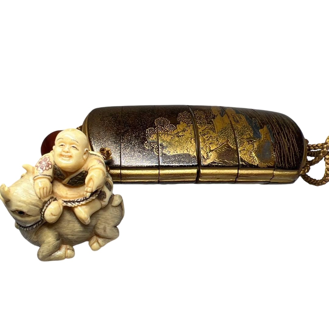 Edo period lacquer six-tier inro (small container), inscribed with "Shoji" at the base, accompanied: Edo period six-tier lacquered inro (small container), inscribed with the character "Shoji" at the base, accompanied by a figural netsuke (miniature ornament). 89 grams.