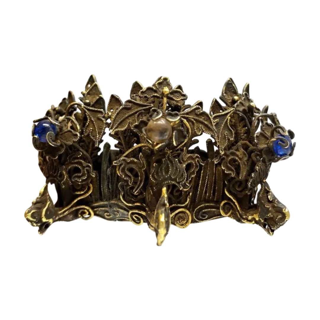 Ancient Gilded Crown, 28 grams, accompanied by a wooden box.: Ancient Gilded Crown, 28 grams, accompanied by a wooden box.