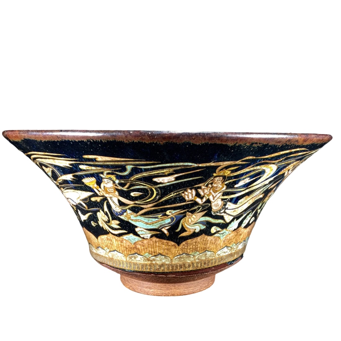 Song Dynasty Jian Kiln Bowl with Feitian Pattern: The Song Dynasty Jian kiln bowl, with its unique Feitian pattern, exemplifies the exquisite craftsmanship and artistic vitality of ancient times. The natural patina of the bowl reflects the profound