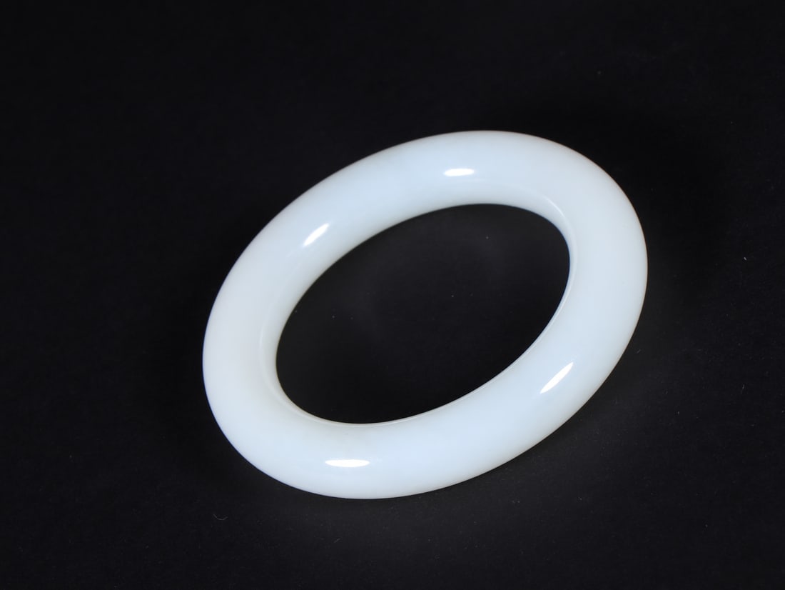 Qing Dynasty Hetian White Jade Round Bangle - 4