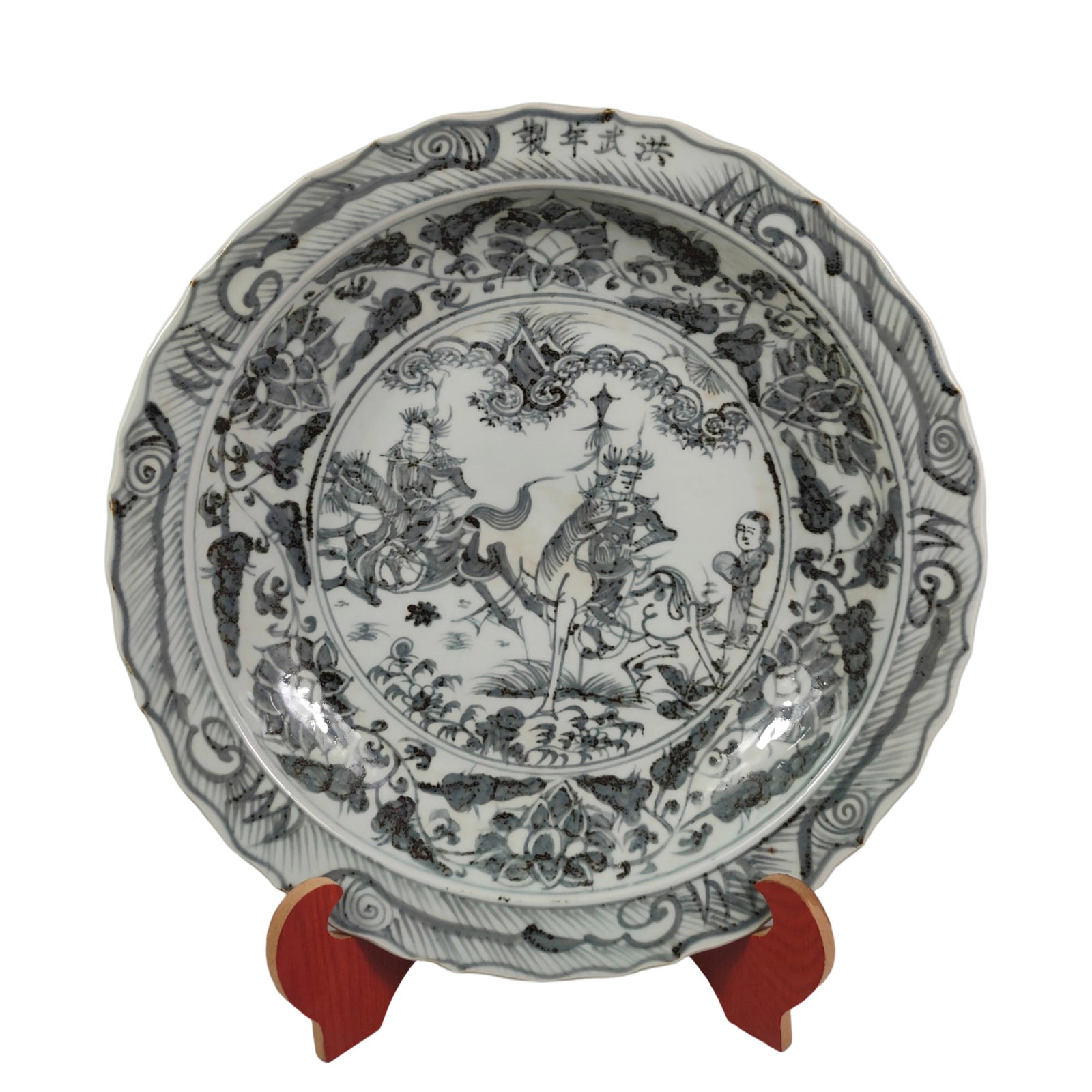 Ming Hongwu Blue and White Plate with Warrior Motif: This Ming Hongwu blue and white plate with warrior motif showcases the unique charm of early Ming dynasty blue and white porcelain. The plate features a theme of warriors, vividly depicting ancient