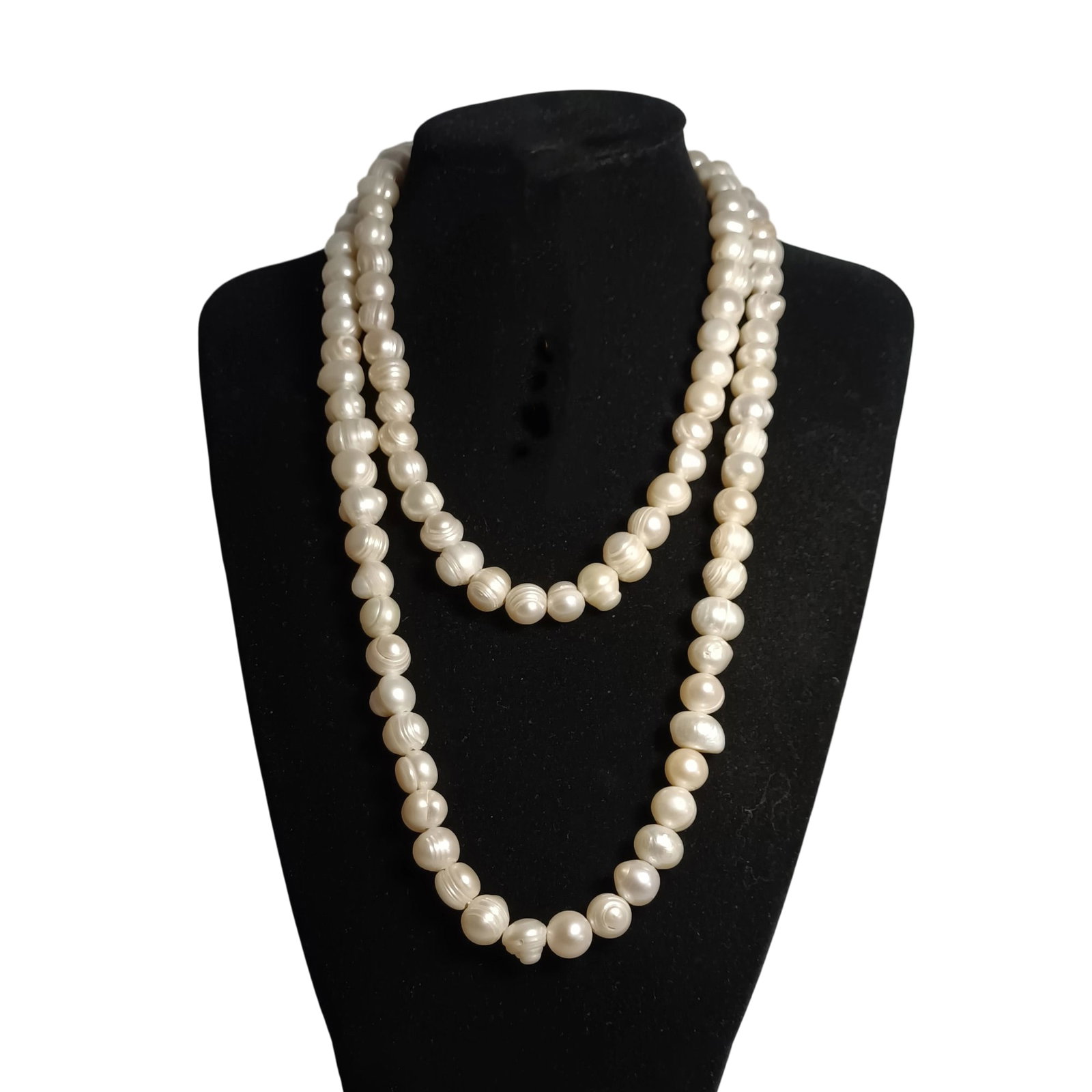 Qing Dynasty Old Pearls: This string of Qing Dynasty old pearls consists of 108 pearls, preserved in perfect condition with excellent appearance. The pearls have a thick patina and a bright surface, reflecting the sediment
