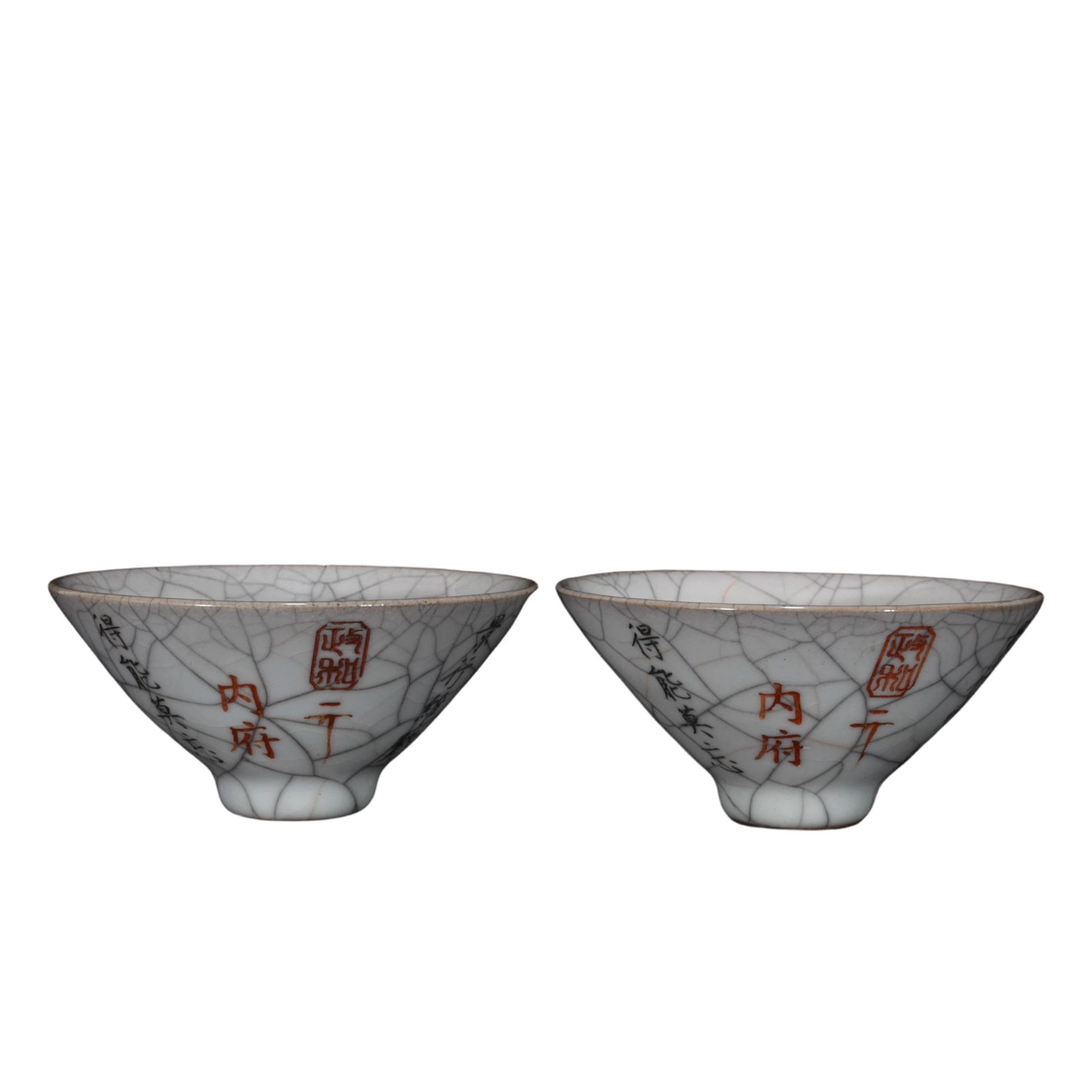 Song Dynasty Official Kiln Moon White Glaze Poem Carved Bowl: This Song Dynasty official kiln moon white glaze bowl, with its elegant moon white glaze and exquisite poem carving, demonstrates the superb craftsmanship of Song Dynasty ceramics. The bowl's lines ar