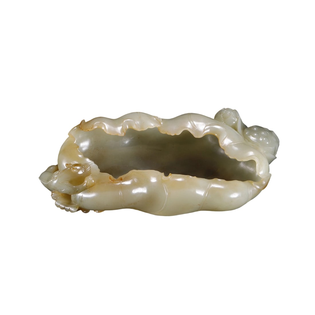 Hetian Jade Lotus Leaf Brush Washer: This Hetian jade lotus leaf brush washer features a smooth and delicate texture with a gentle hue. The lotus leaf design is vivid and natural, showcasing the exquisite craftsmanship of ancient