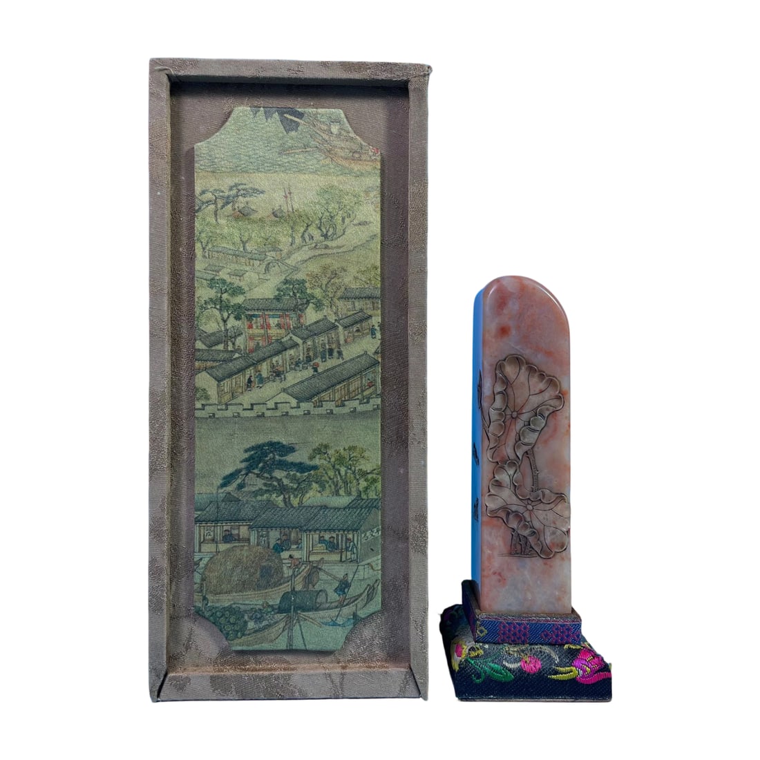 Shoushan Stone Seal: This Shoushan stone seal features a smooth and delicate texture with a gentle hue, offering high collectible value. The seal is finely carved with flowing lines, showcasing exquisite traditional craft