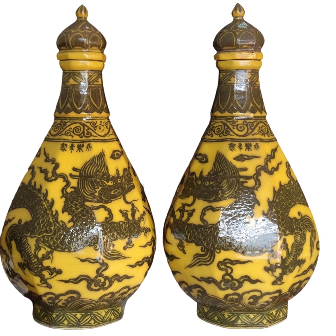 Ming Dynasty Yongle Yellow Glaze Dragon Pattern Pagoda Vases (1 of 10)