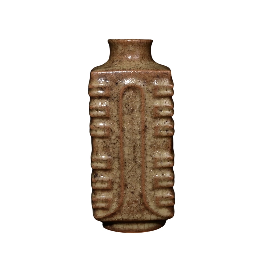 Song Dynasty Official Kiln Cong-shaped Vase: This Song Dynasty official kiln cong-shaped vase features a unique design with smooth lines, perfectly showcasing the exquisite craftsmanship of Song Dynasty ceramics. The glaze is as warm as jade, ex