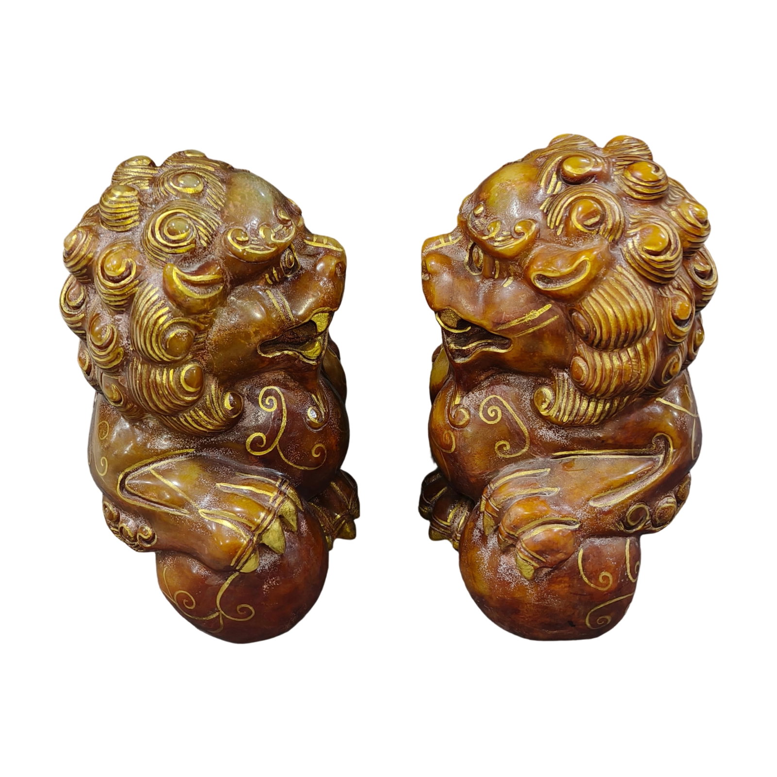 Pair of Old Jade Gilded Lions: This pair of old jade lions features gilded craftsmanship, with exquisite carving, deep incisions, and a smooth feel, showcasing extraordinary craftsmanship. (It is 39 cm high, 47 cm wide, and weighs