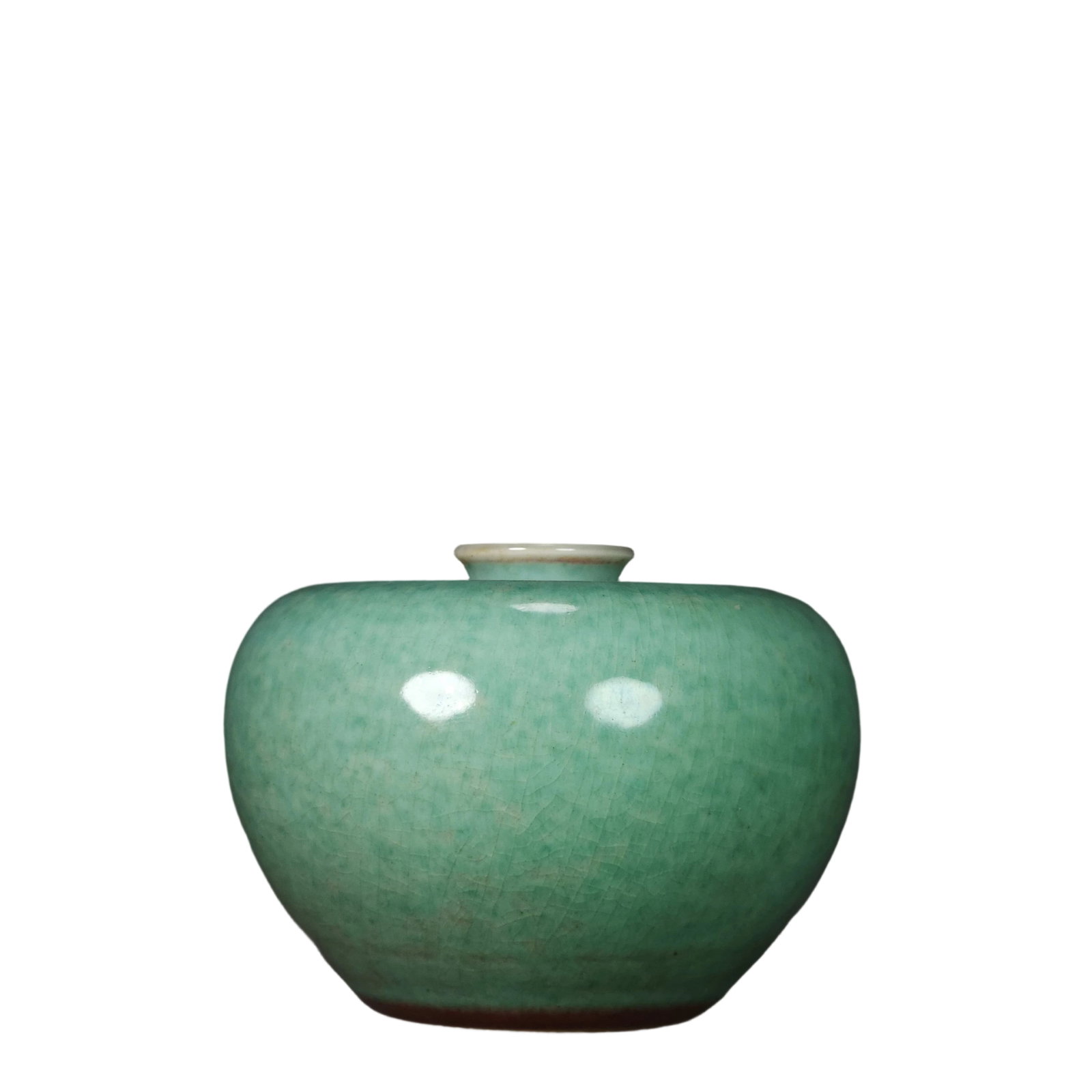 Kangxi Period Langyao Green Apple Vase: This Kangxi Period Langyao Green Apple Vase is adorned with a vibrant Langyao green glaze, reminiscent of a fresh green apple, showcasing the unique charm of Kangxi porcelain. The glaze is smooth as