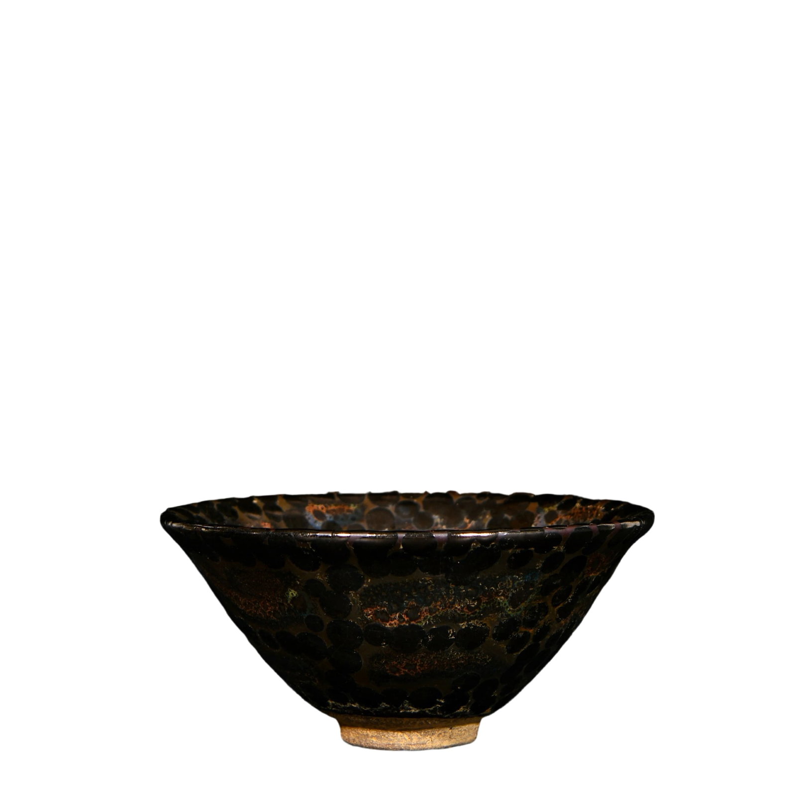 Song Dynasty Jian Ware Snake Skin Glaze Bowl: This Song Dynasty Jian ware bowl with snake skin glaze showcases the exquisite craftsmanship of ancient artisans through its unique glaze color and texture. The mottled texture of the snake skin glaze