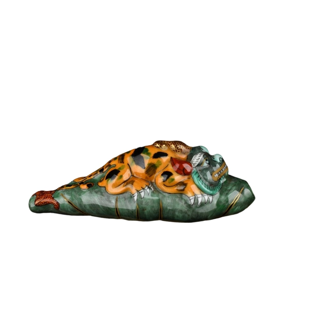 Qianlong Period Gilt Enamel Sculpture of Prosperity and Longevity: This gilt enamel sculpture from the Qianlong period showcases exquisite craftsmanship and vibrant colors. The use of enamel creates a lustrous surface, embodying imperial grandeur and artistic value.