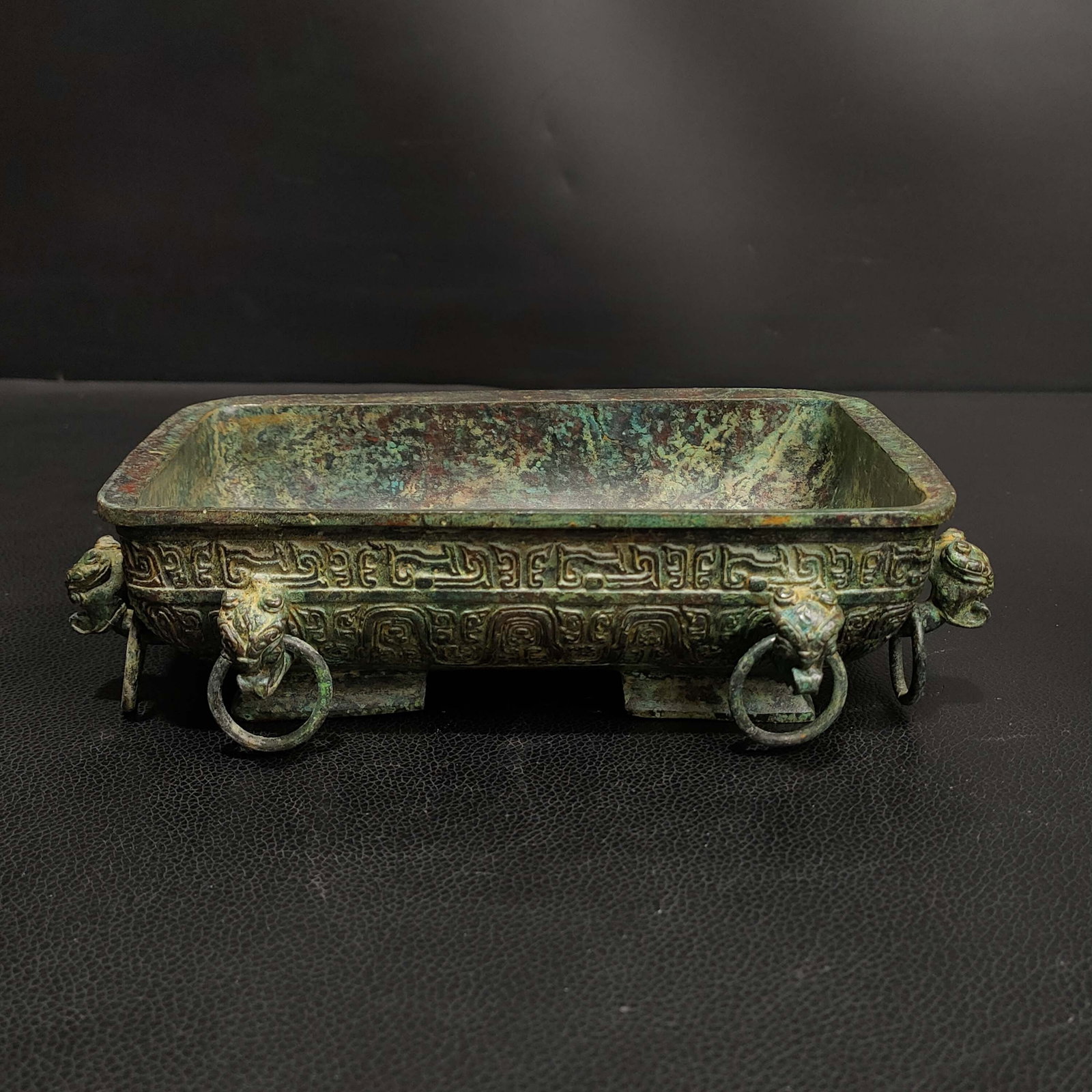 Shang-Zhou Bronze Rectangular Basin - 2