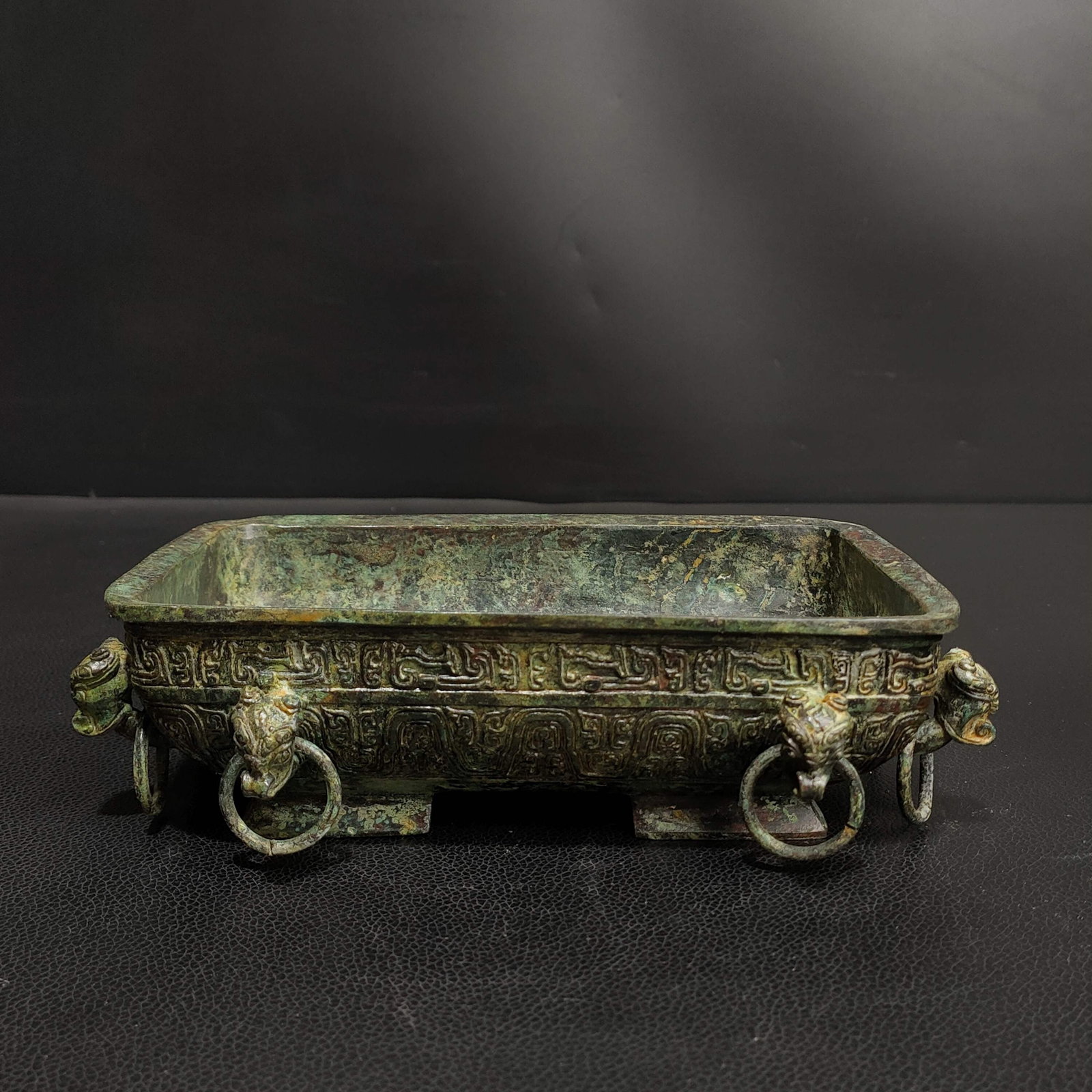 Shang-Zhou Bronze Rectangular Basin - 3