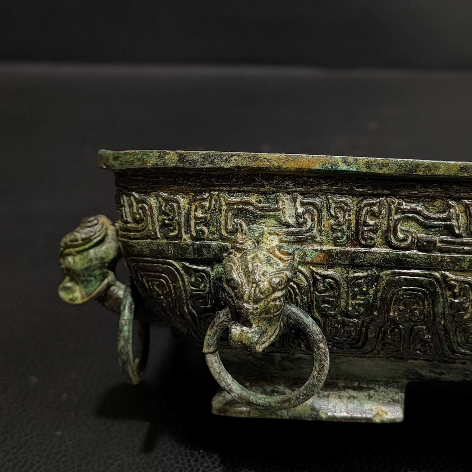 Shang-Zhou Bronze Rectangular Basin - 4