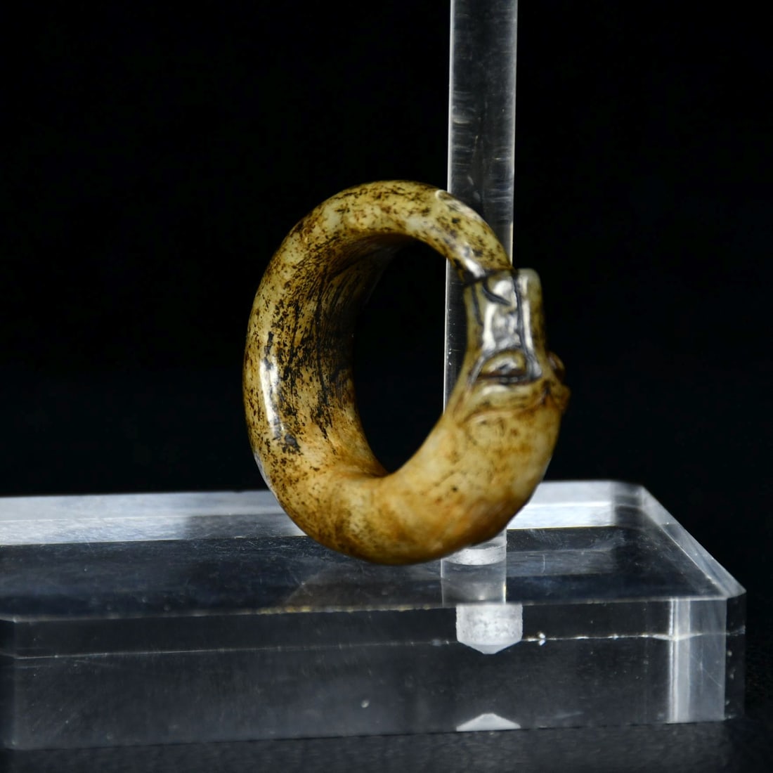Hetian Jade Dragon Biting Tail Ring - 2